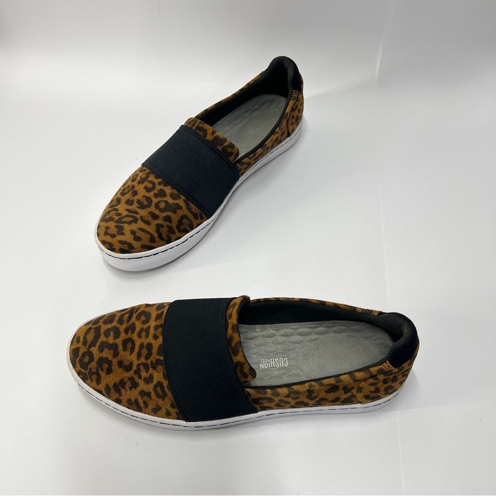 CLARKS Women’s Size 6 Black Cheetah Print Casual Slip On Flats Loafers